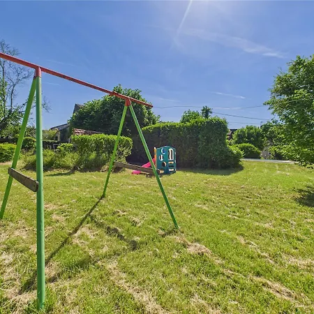 Mitoyen - Piscine Commune - 4 Personnes