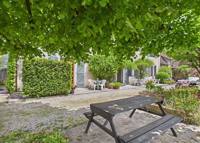 Mitoyen - Piscine Commune - 4 Personnes * モンティニャック