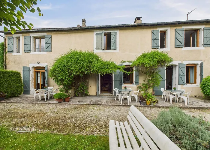 Mitoyen - Piscine Commune - 4 Personnes * モンティニャック